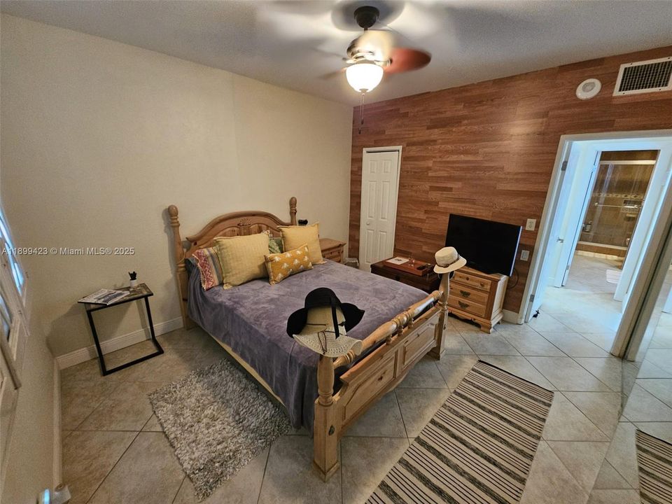 待售: $265,000 (2 贝兹, 2 浴室, 1132 平方英尺)