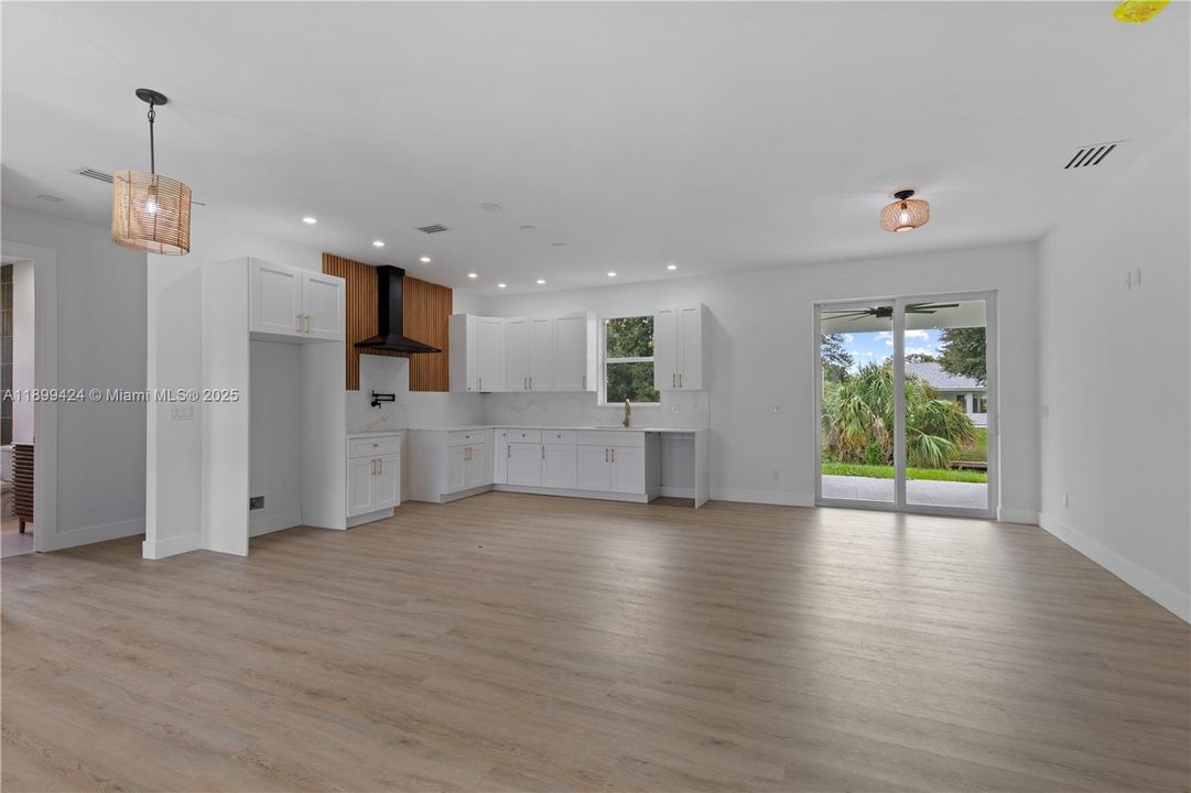 待售: $429,000 (3 贝兹, 2 浴室, 0 平方英尺)