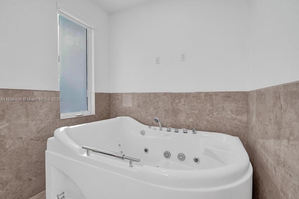 En Venta: $2,599,000 (7 camas, 5 baños, 4650 Pies cuadrados)