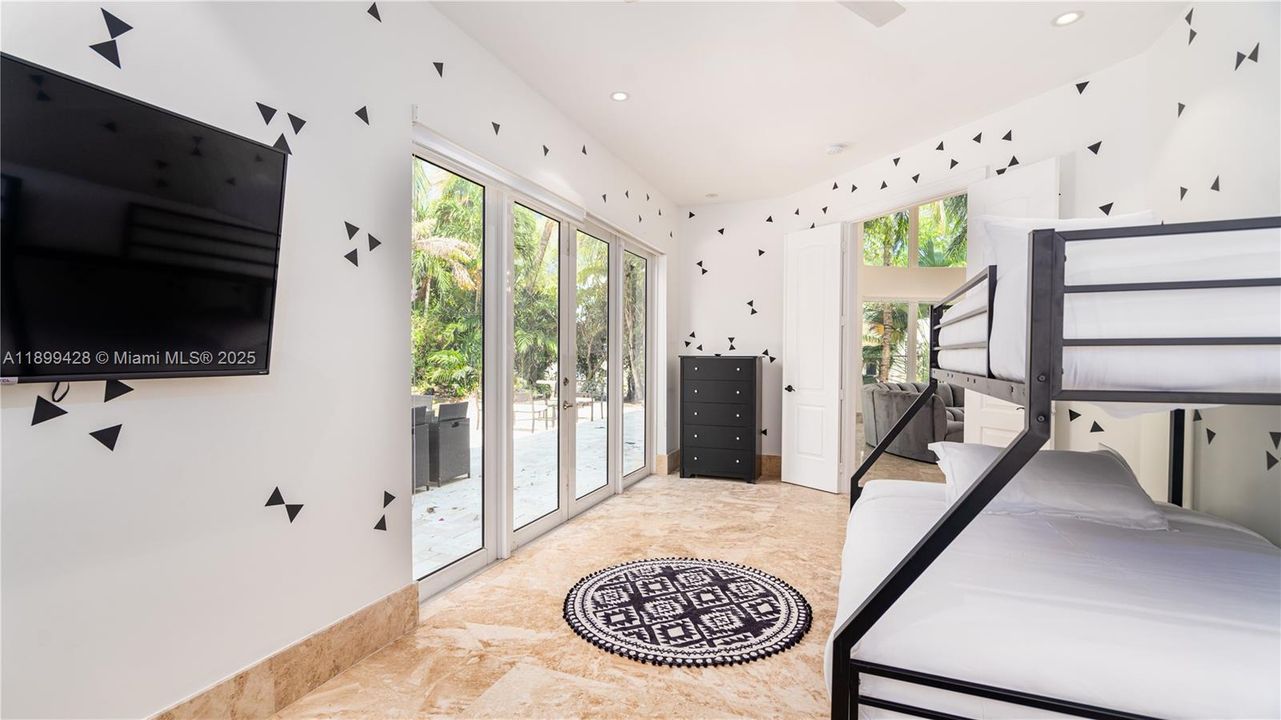 En Venta: $2,599,000 (7 camas, 5 baños, 4650 Pies cuadrados)