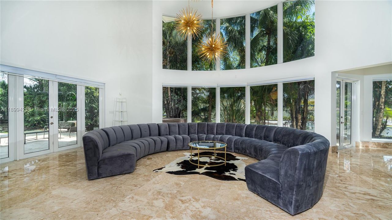 En Venta: $2,599,000 (7 camas, 5 baños, 4650 Pies cuadrados)