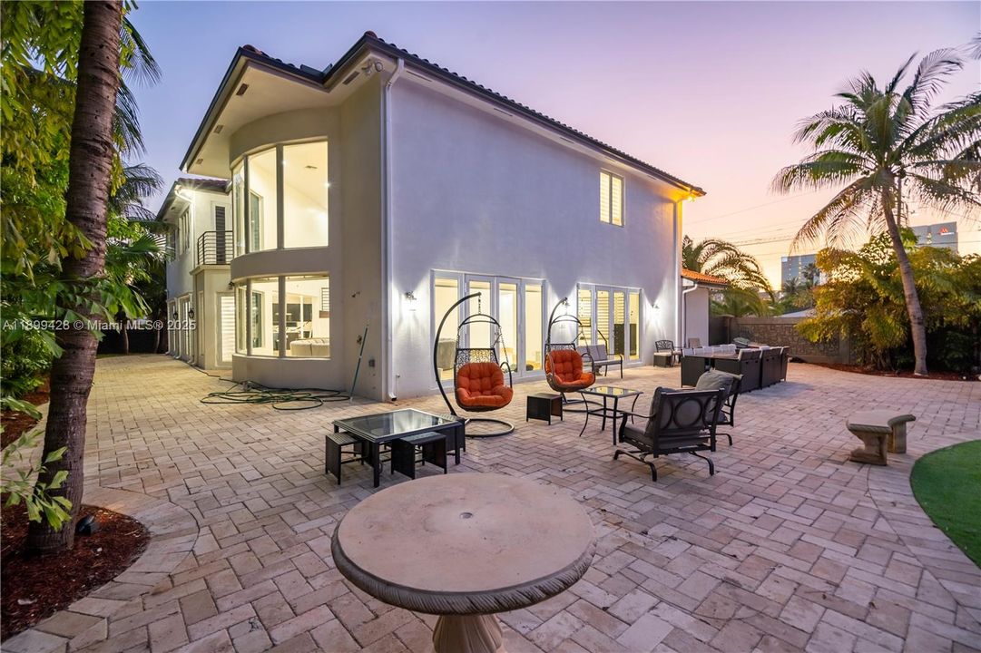 En Venta: $2,599,000 (7 camas, 5 baños, 4650 Pies cuadrados)