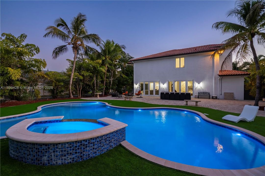 En Venta: $2,599,000 (7 camas, 5 baños, 4650 Pies cuadrados)