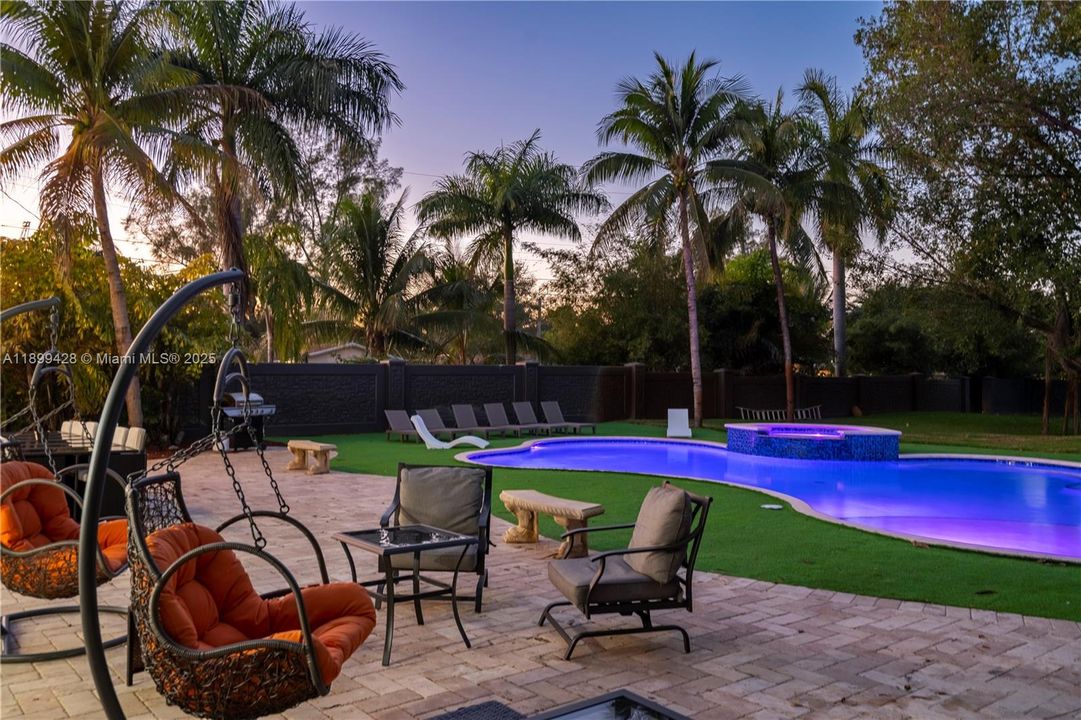 En Venta: $2,599,000 (7 camas, 5 baños, 4650 Pies cuadrados)