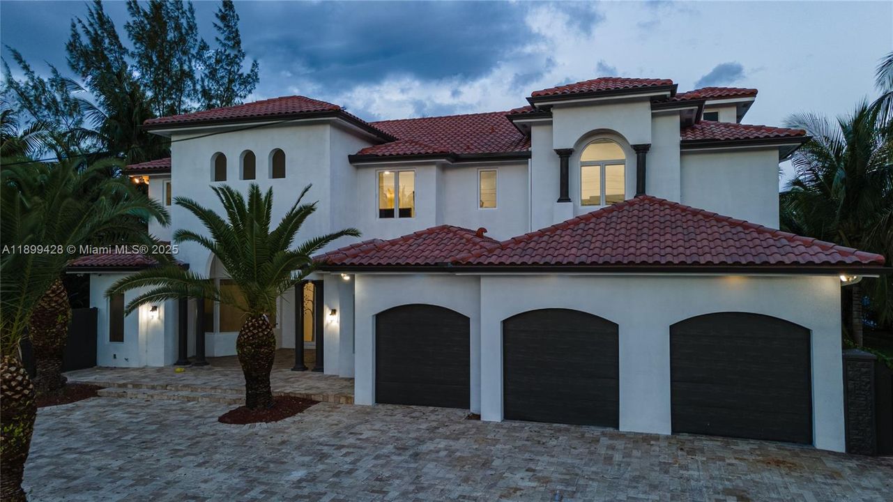 En Venta: $2,599,000 (7 camas, 5 baños, 4650 Pies cuadrados)