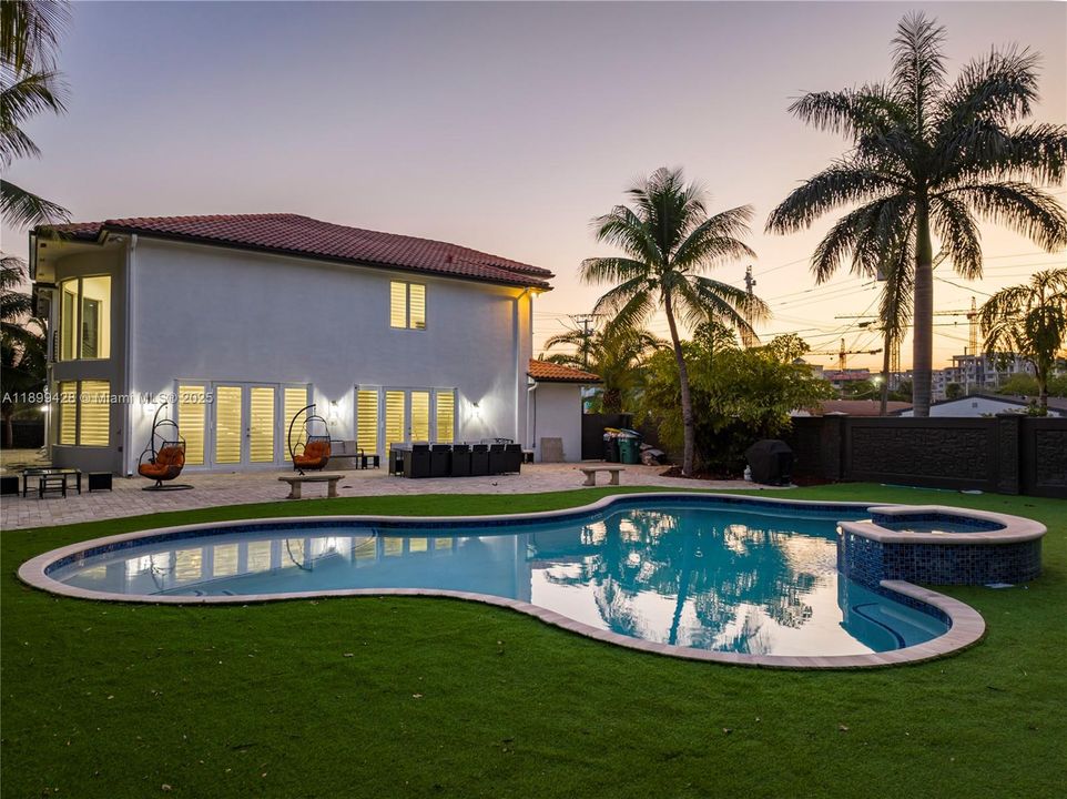 En Venta: $2,599,000 (7 camas, 5 baños, 4650 Pies cuadrados)