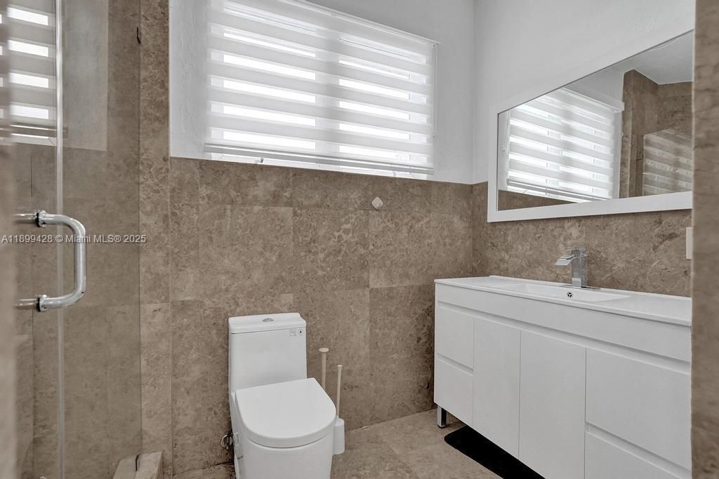 En Venta: $2,599,000 (7 camas, 5 baños, 4650 Pies cuadrados)