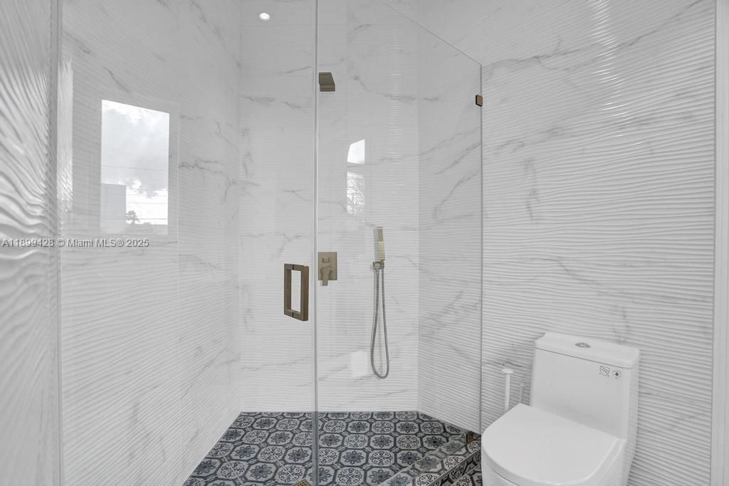 En Venta: $2,599,000 (7 camas, 5 baños, 4650 Pies cuadrados)