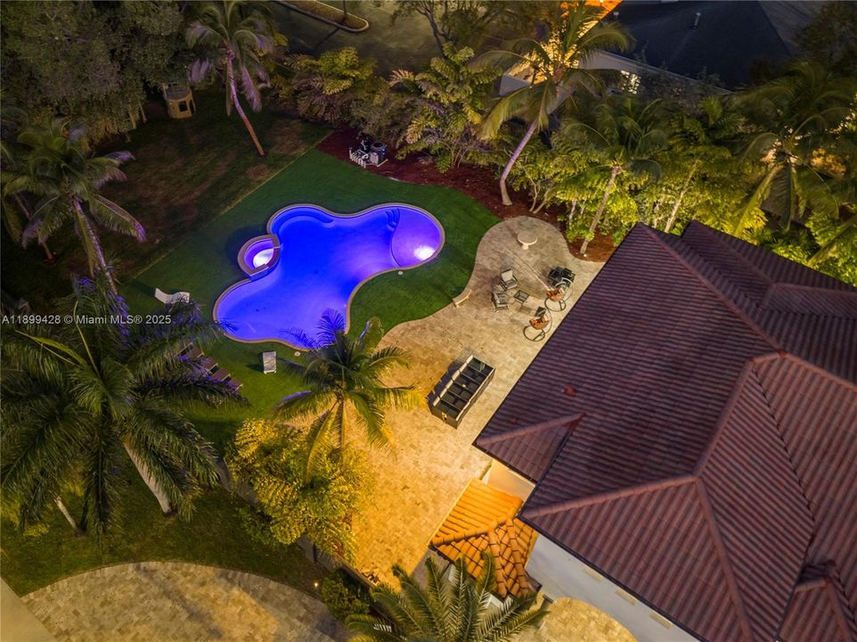 En Venta: $2,599,000 (7 camas, 5 baños, 4650 Pies cuadrados)