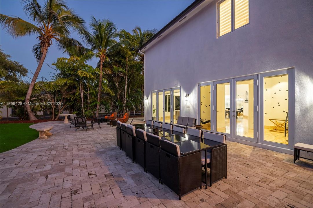 En Venta: $2,599,000 (7 camas, 5 baños, 4650 Pies cuadrados)