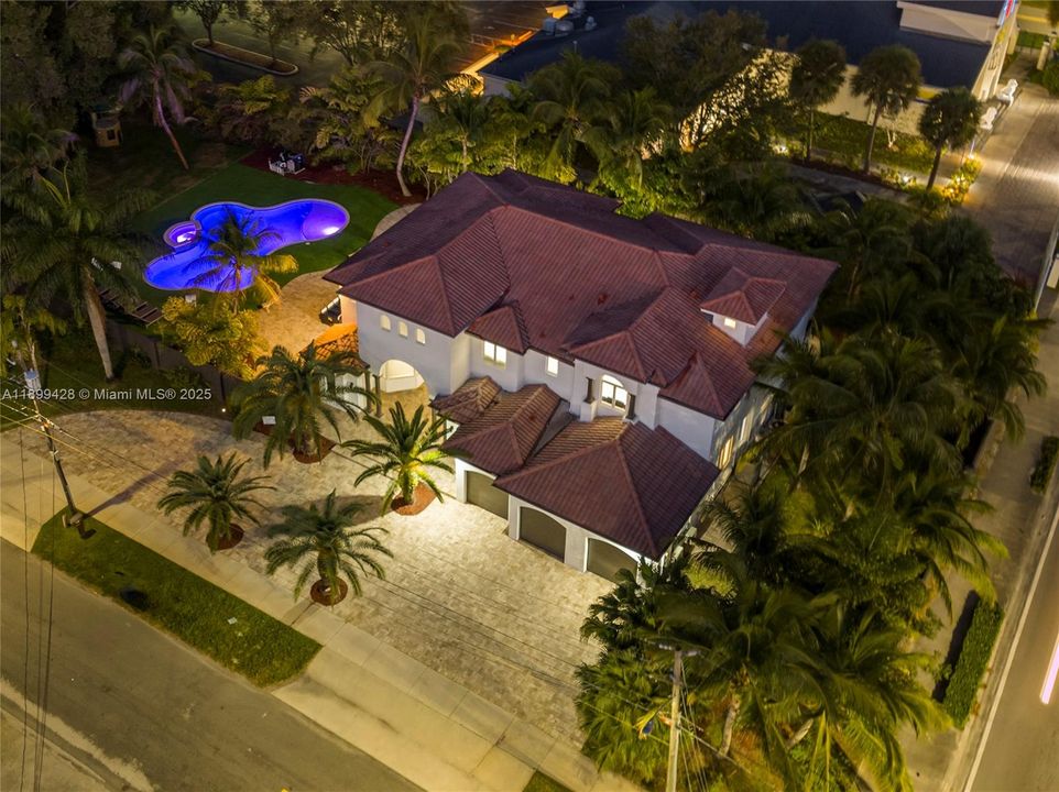 En Venta: $2,599,000 (7 camas, 5 baños, 4650 Pies cuadrados)