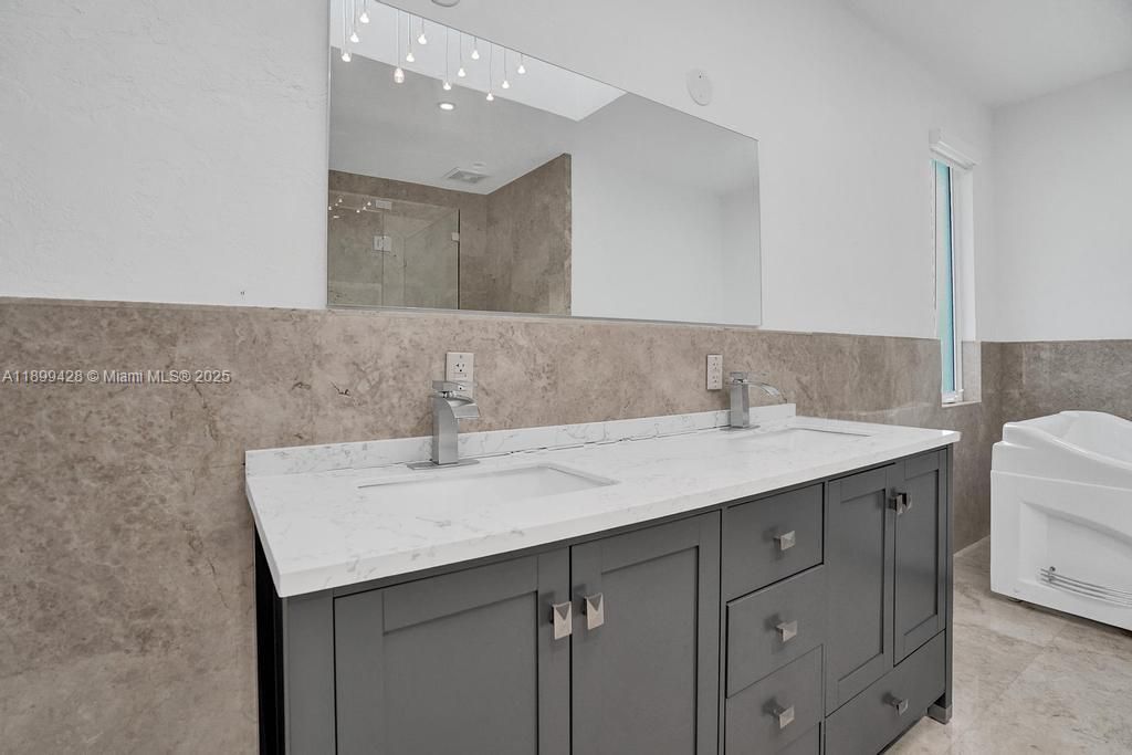 En Venta: $2,599,000 (7 camas, 5 baños, 4650 Pies cuadrados)