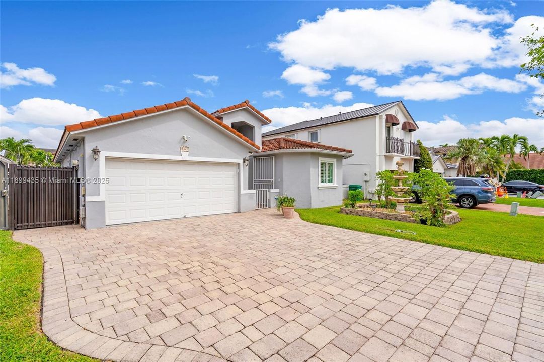 合同活跃: $640,000 (3 贝兹, 2 浴室, 1587 平方英尺)