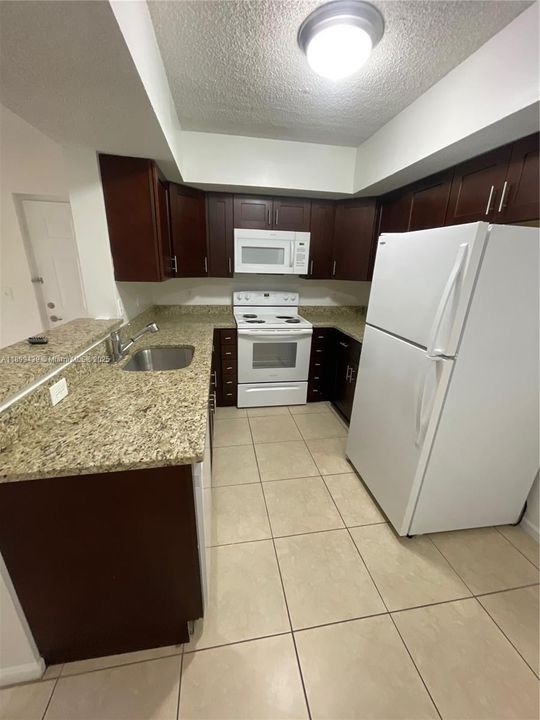 For Rent: $2,175 (2 beds, 1 baths, 1015 Square Feet)