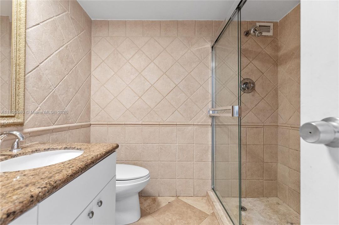 En Venta: $435,000 (2 camas, 2 baños, 1030 Pies cuadrados)