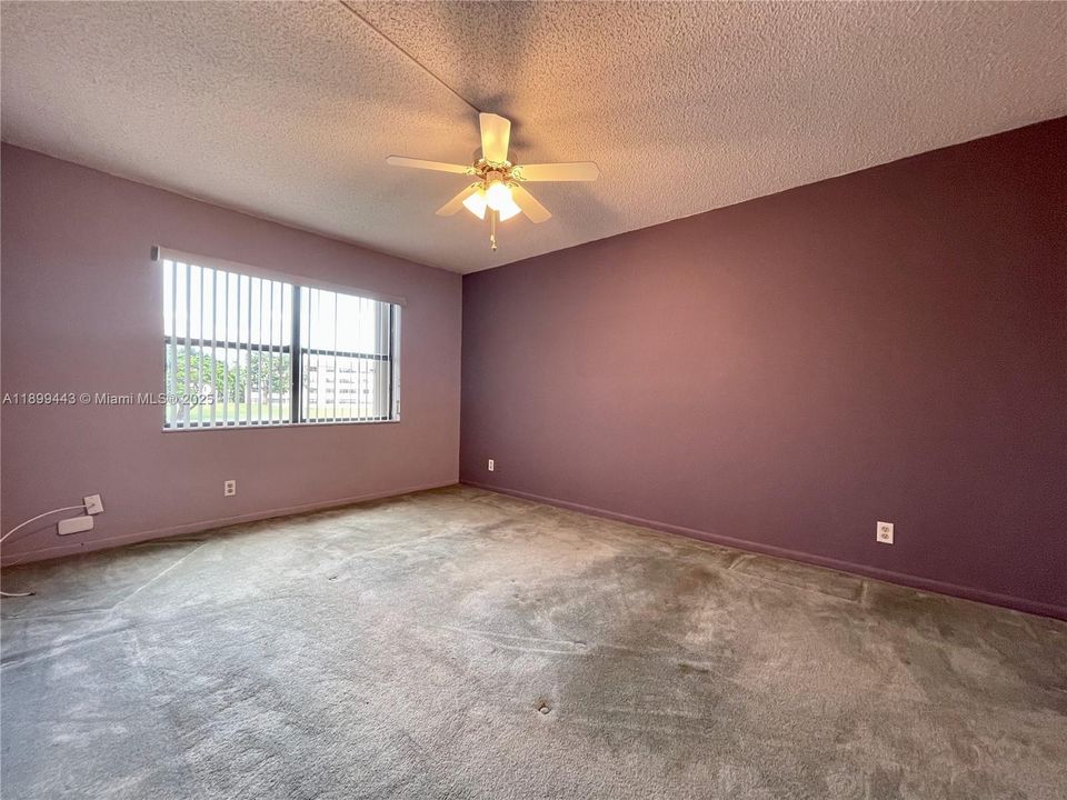 待售: $99,000 (1 贝兹, 1 浴室, 860 平方英尺)