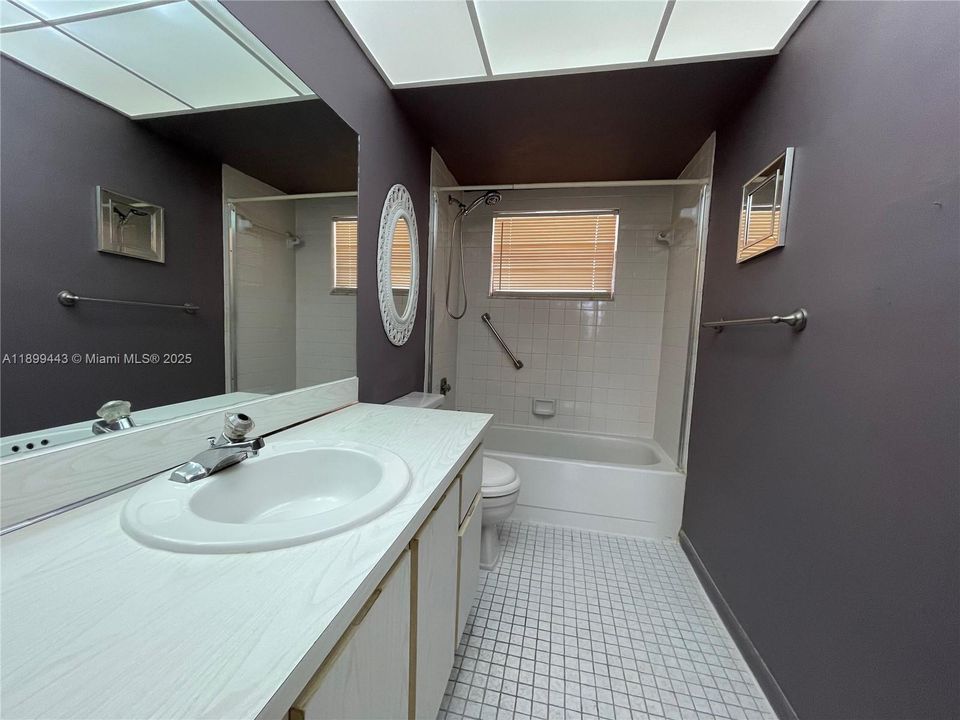 待售: $99,000 (1 贝兹, 1 浴室, 860 平方英尺)