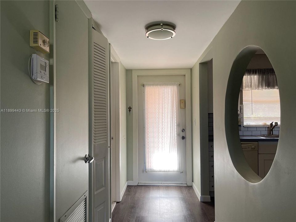 待售: $99,000 (1 贝兹, 1 浴室, 860 平方英尺)