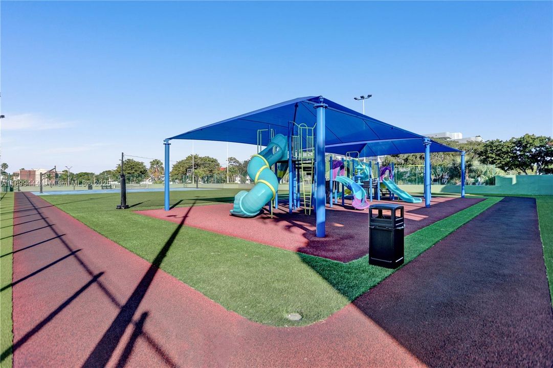 На продажу: $295,000 (2 спален, 2 ванн, 1460 Квадратных фут)