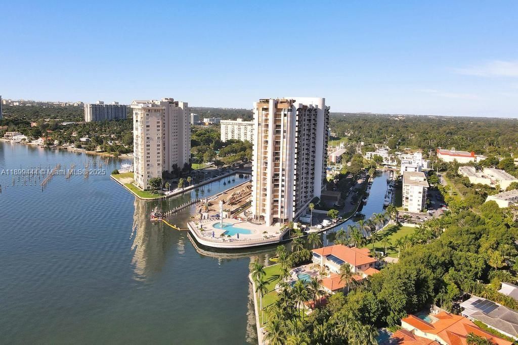 На продажу: $295,000 (2 спален, 2 ванн, 1460 Квадратных фут)