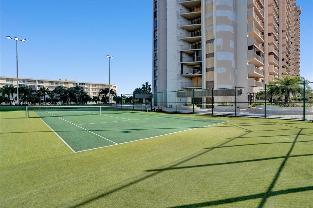 На продажу: $295,000 (2 спален, 2 ванн, 1460 Квадратных фут)