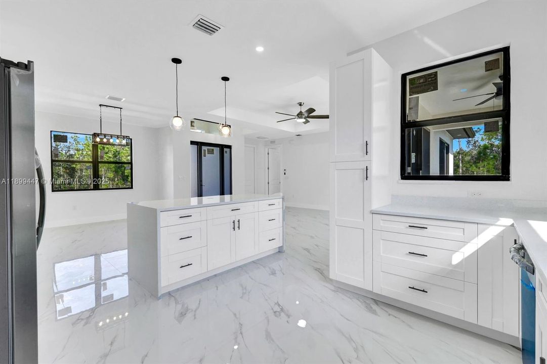 En Venta: $354,900 (3 camas, 2 baños, 0 Pies cuadrados)