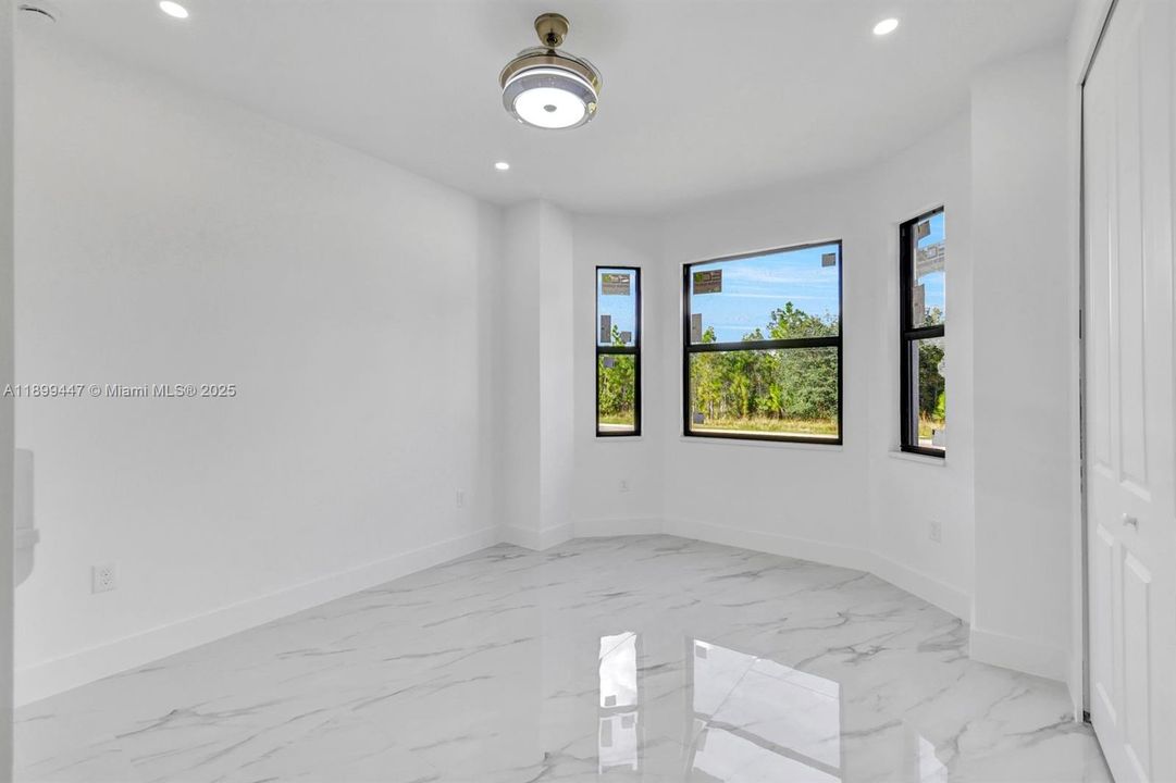 En Venta: $354,900 (3 camas, 2 baños, 0 Pies cuadrados)