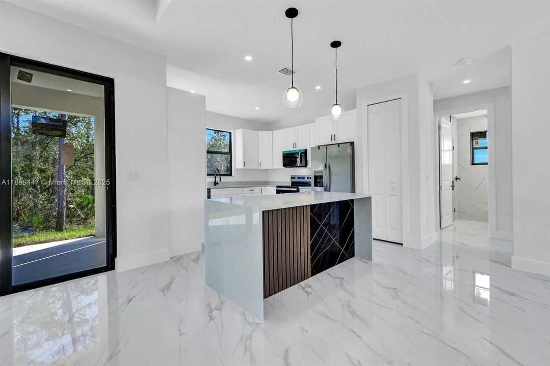 En Venta: $354,900 (3 camas, 2 baños, 0 Pies cuadrados)