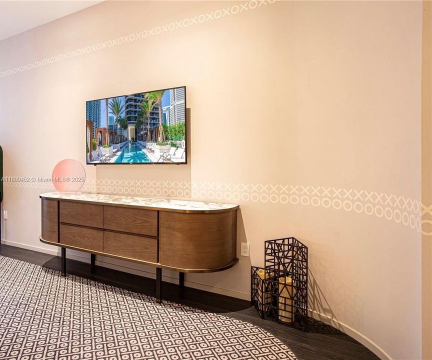 For Sale: $650,000 (0 beds, 1 baths, 626 Square Feet)