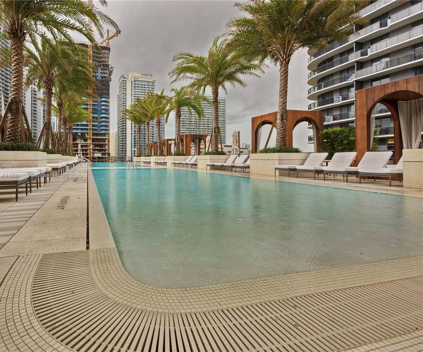 For Sale: $650,000 (0 beds, 1 baths, 626 Square Feet)