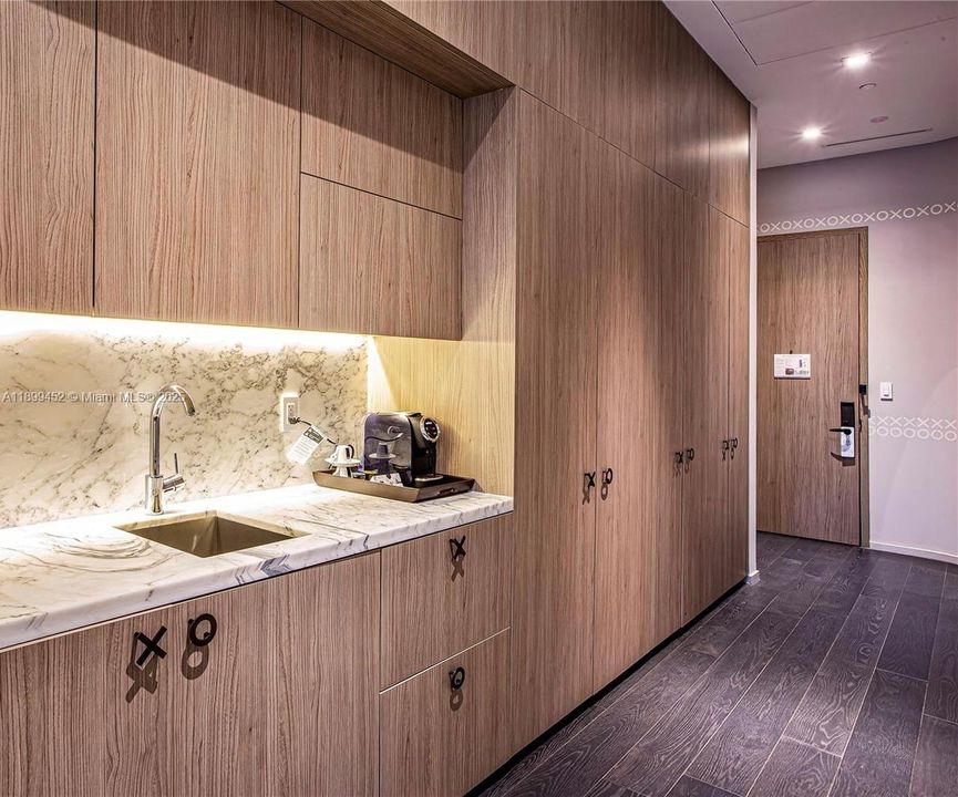 For Sale: $650,000 (0 beds, 1 baths, 626 Square Feet)