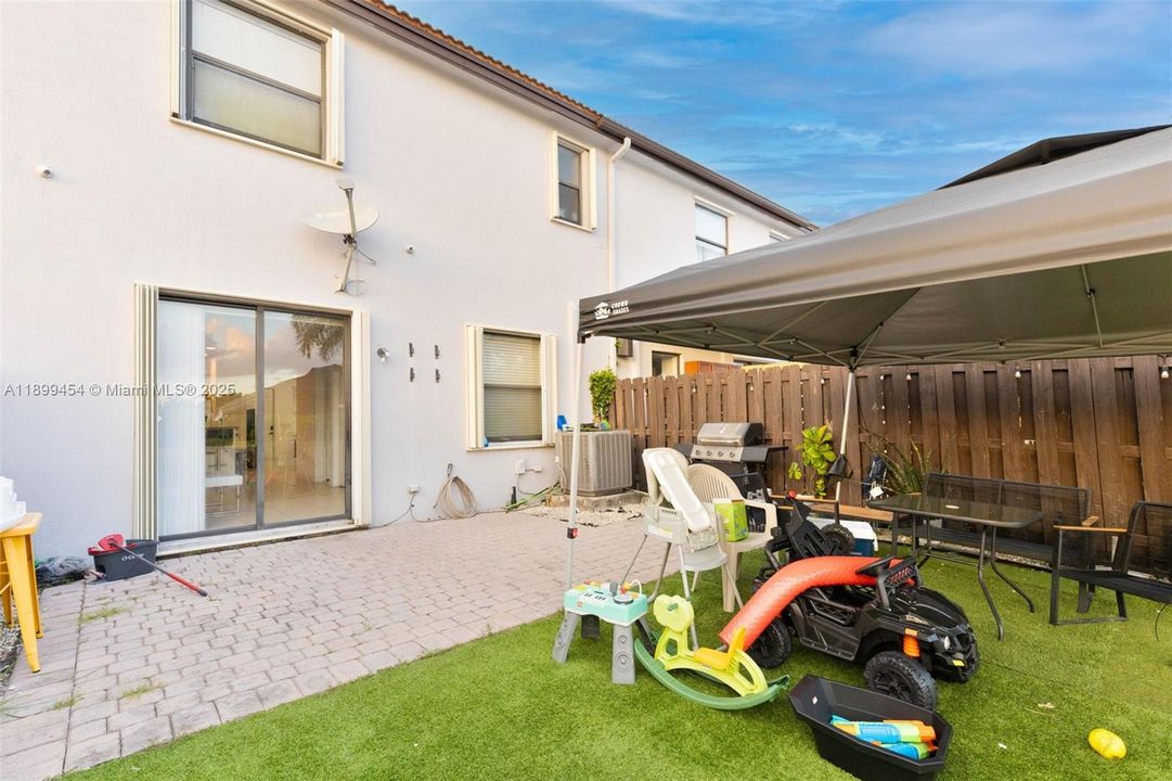 For Sale: $668,500 (4 beds, 3 baths, 1912 Square Feet)