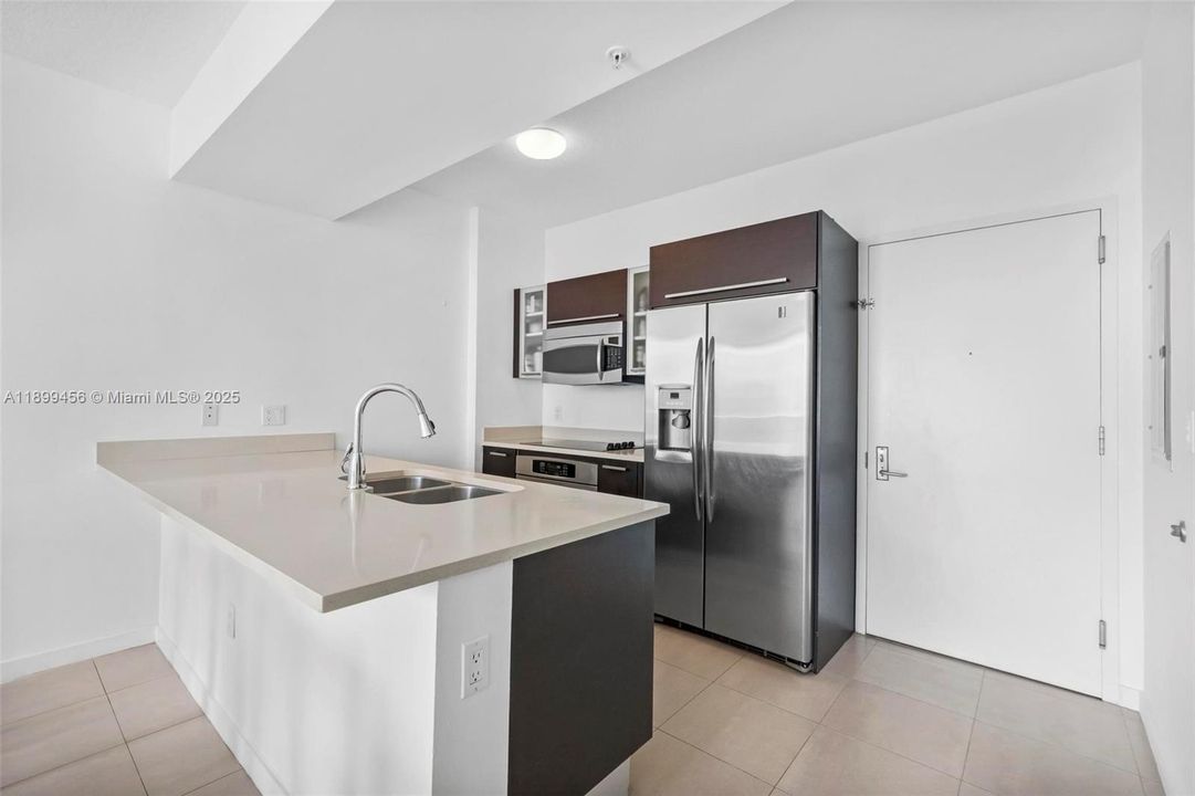 For Sale: $549,900 (2 beds, 2 baths, 1148 Square Feet)