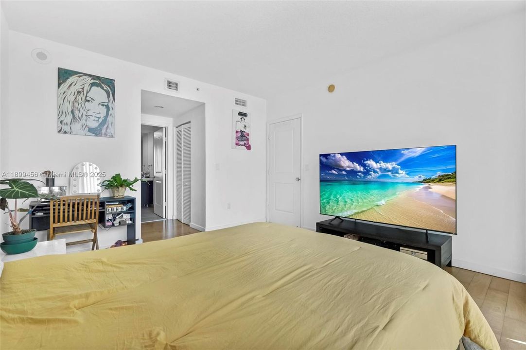 For Sale: $549,900 (2 beds, 2 baths, 1148 Square Feet)