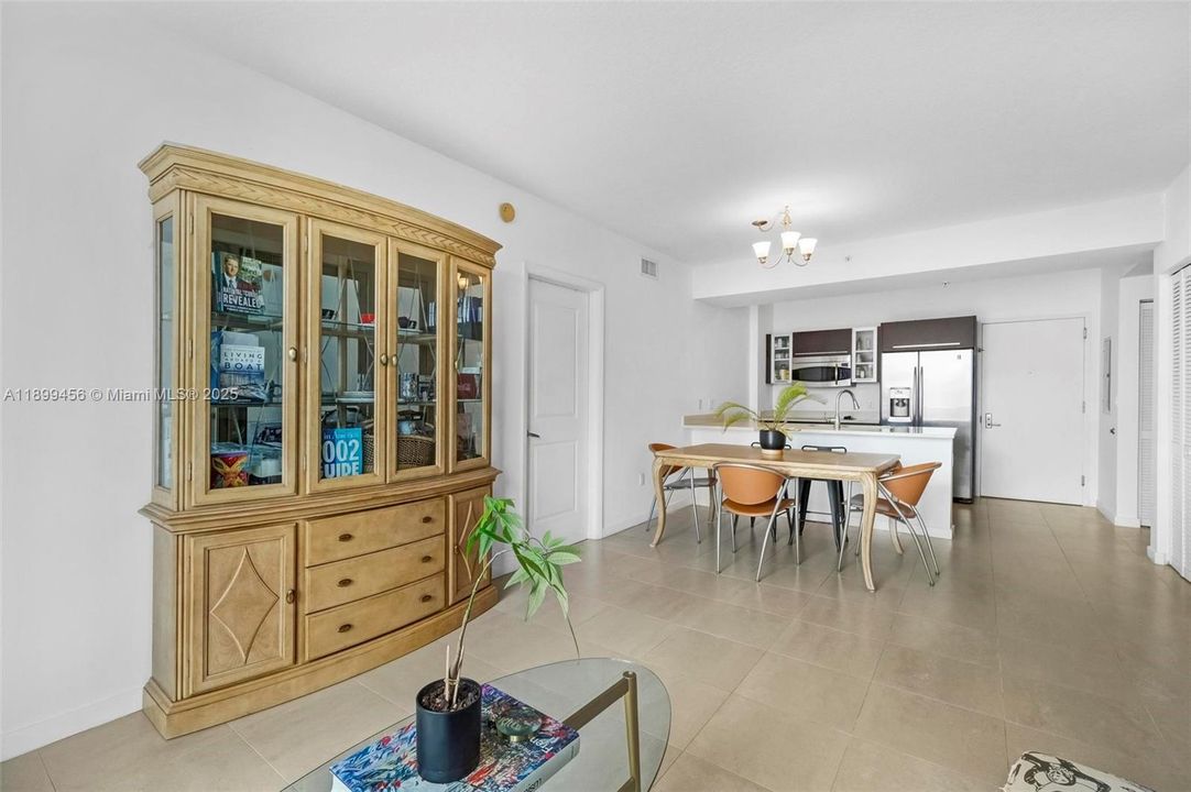 For Sale: $549,900 (2 beds, 2 baths, 1148 Square Feet)