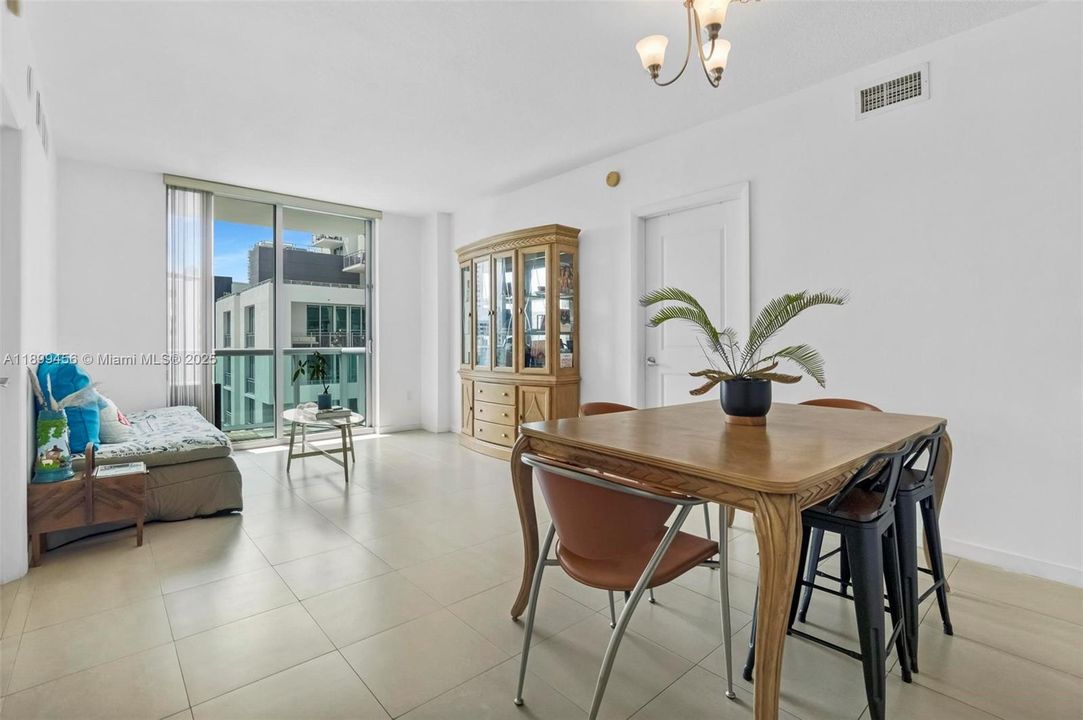 For Sale: $549,900 (2 beds, 2 baths, 1148 Square Feet)