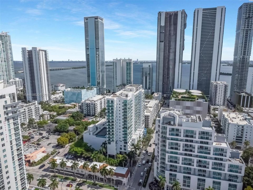 For Sale: $549,900 (2 beds, 2 baths, 1148 Square Feet)