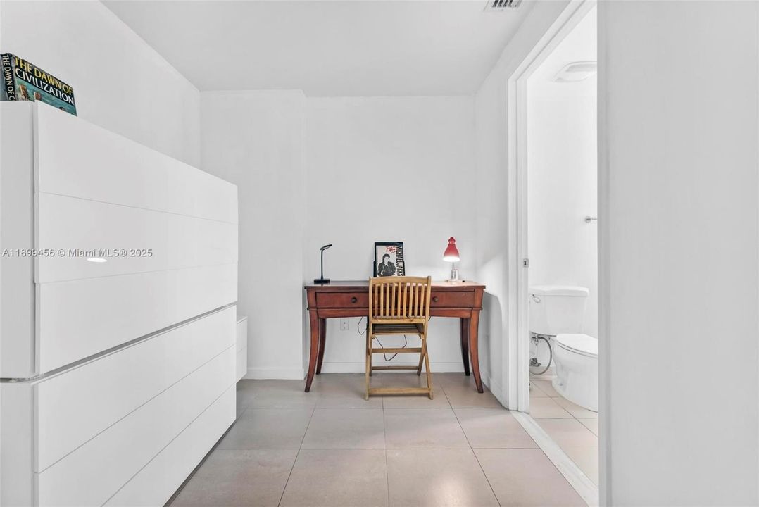 For Sale: $549,900 (2 beds, 2 baths, 1148 Square Feet)