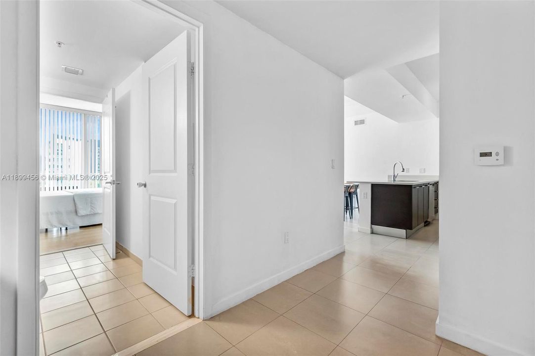For Sale: $549,900 (2 beds, 2 baths, 1148 Square Feet)