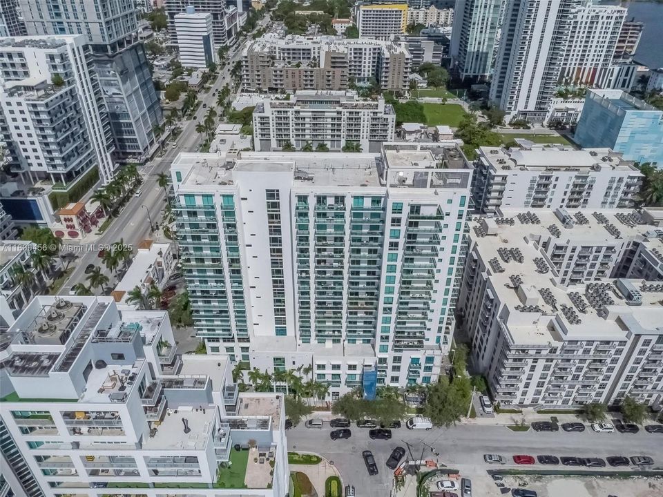 For Sale: $549,900 (2 beds, 2 baths, 1148 Square Feet)