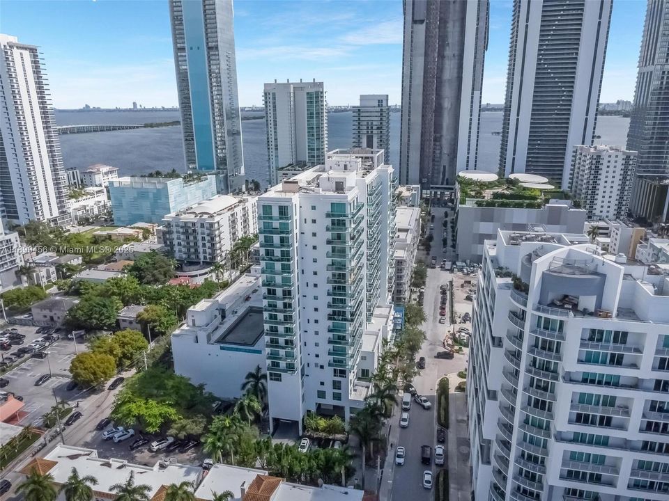 For Sale: $549,900 (2 beds, 2 baths, 1148 Square Feet)