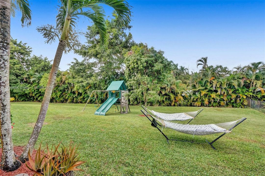 For Sale: $2,795,000 (9 beds, 7 baths, 5613 Square Feet)