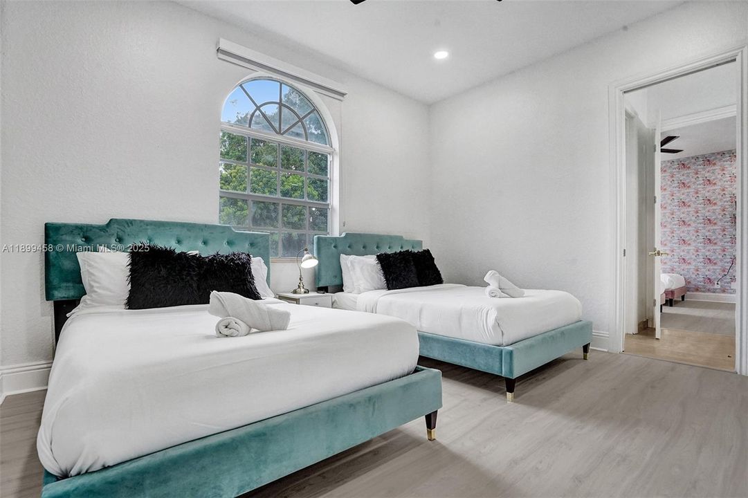 For Sale: $2,795,000 (9 beds, 7 baths, 5613 Square Feet)