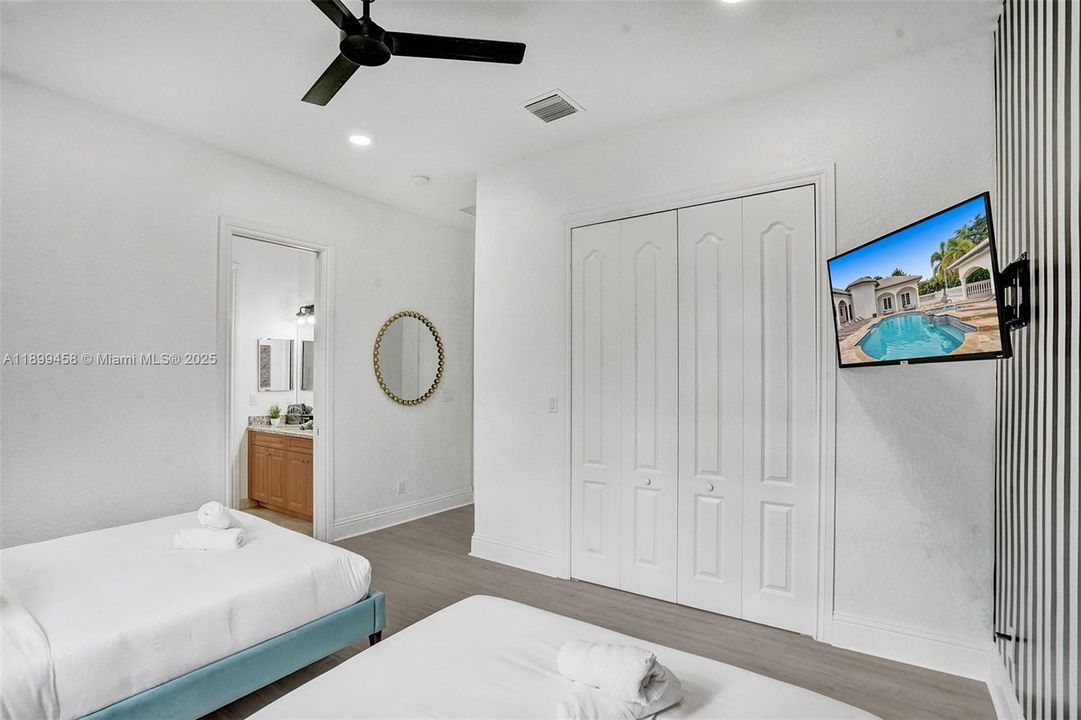 For Sale: $2,795,000 (9 beds, 7 baths, 5613 Square Feet)