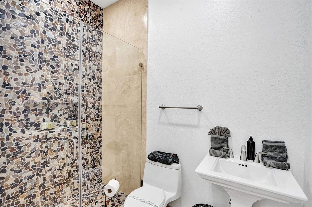 For Sale: $2,795,000 (9 beds, 7 baths, 5613 Square Feet)