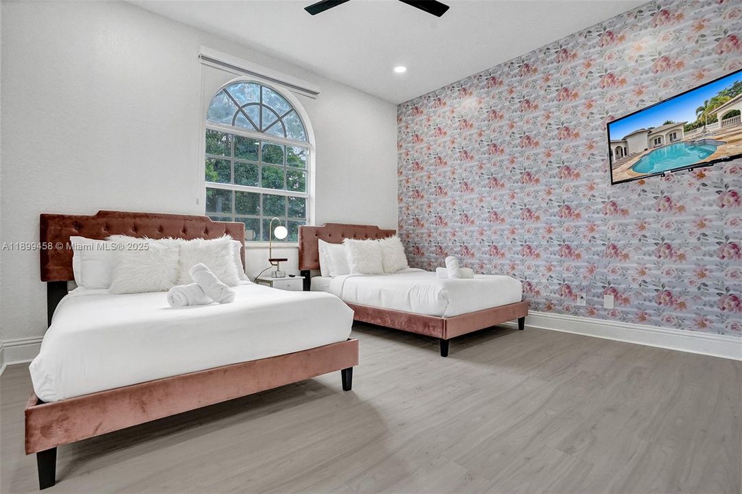 For Sale: $2,795,000 (9 beds, 7 baths, 5613 Square Feet)