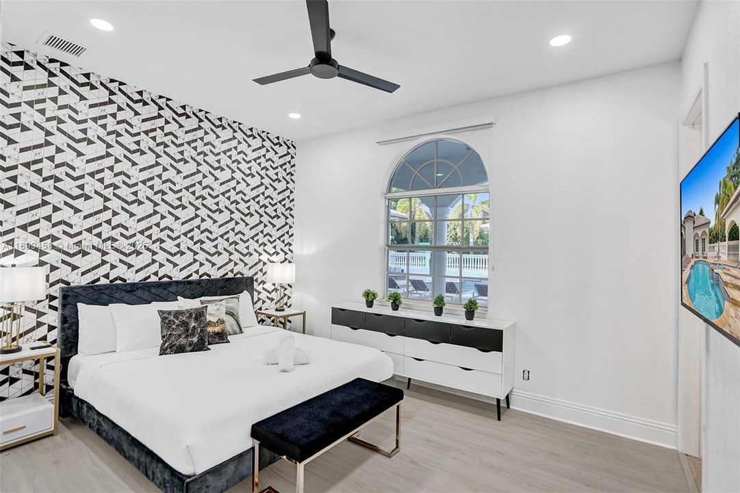 For Sale: $2,795,000 (9 beds, 7 baths, 5613 Square Feet)