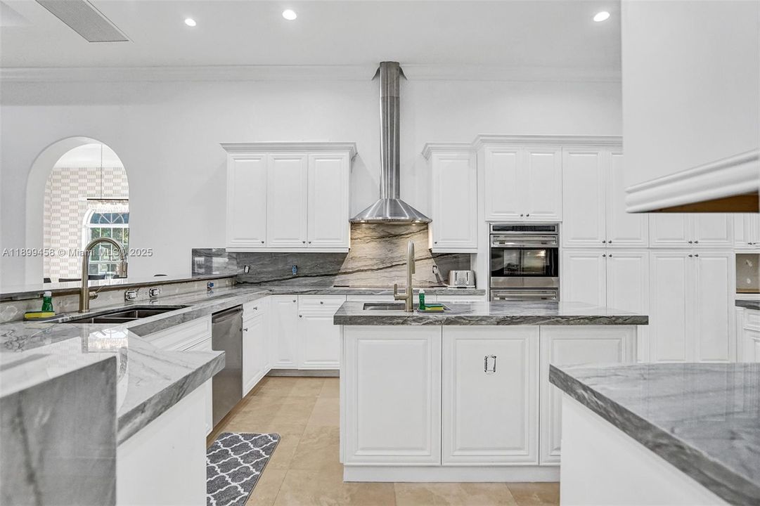 For Sale: $2,795,000 (9 beds, 7 baths, 5613 Square Feet)