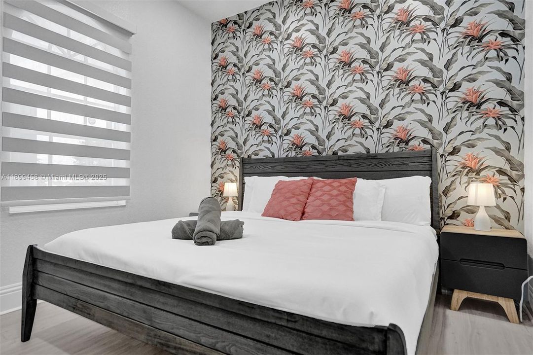 For Sale: $2,795,000 (9 beds, 7 baths, 5613 Square Feet)