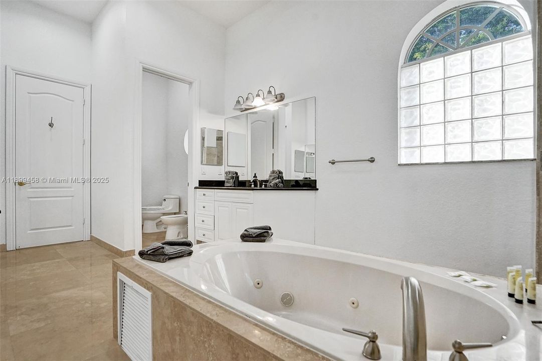 For Sale: $2,795,000 (9 beds, 7 baths, 5613 Square Feet)